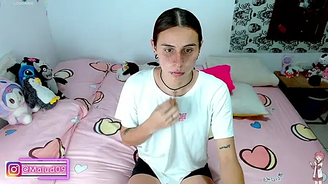 Snapshot of Malud09 chatting on October 8, 2025, 11:08 am Malud09 online show from October 8, 2025, 11:08 am