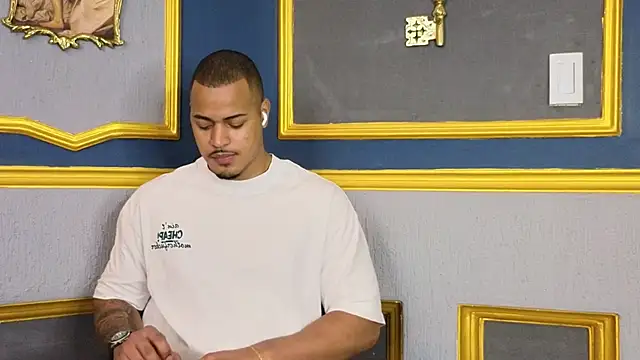 AshtonnSummer online show from March 14, 2025, 11:34 am