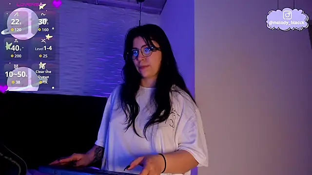 Snapshot of Melody_Black_ chatting on March 3, 2026, 11:32 pm Melody Black online show from March 3, 2026, 11:32 pm