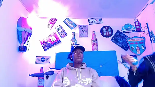 lili roussi online show from October 10, 2025, 10:53 pm