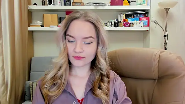 Kara Smith  online show from February 4, 2025, 10:45 pm