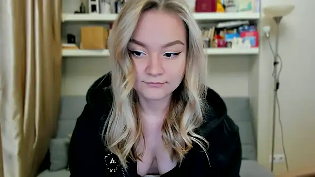 Kara Smith  online show from November 5, 2025, 11:05 pm