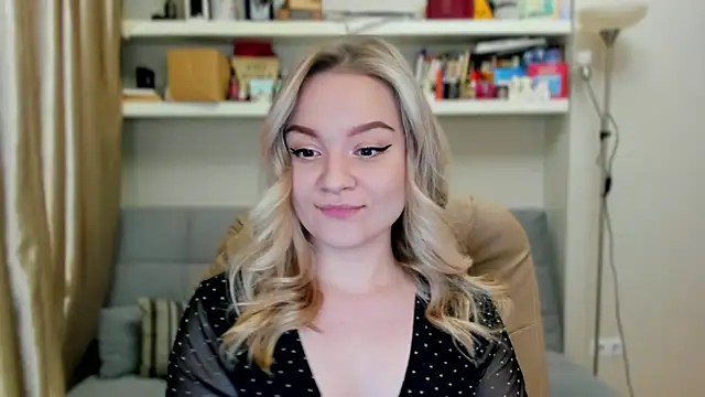 Kara Smith  online show from November 8, 2025, 11:14 pm