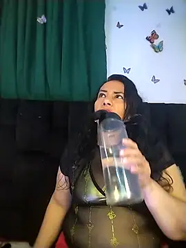 AlexaNovoa  online show from May 5, 2026, 1:24 am