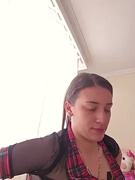 HOLY DOLL online show from December 18, 2025, 1:06 pm