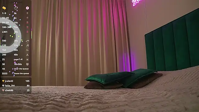 Snapshot of Sweet_Jealousy chatting on October 10, 2025, 8:35 am Sweet Jealousy online show from October 10, 2025, 8:35 am