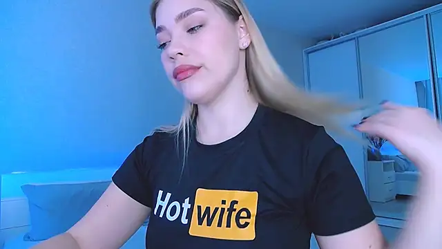 Snapshot of DIANAxxxDIAMOND chatting on October 13, 2025, 8:03 am DIANAxxxDIAMOND online show from October 13, 2025, 8:03 am