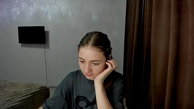 LilyHaart online show from October 15, 2025, 4:12 am