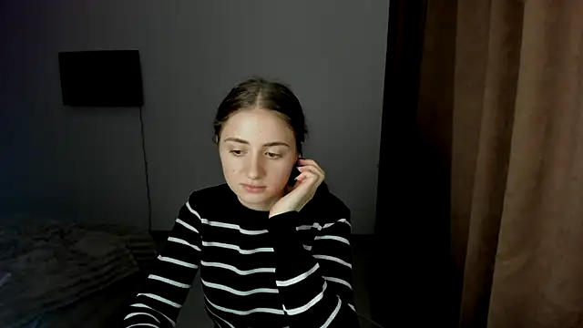 LilyHaart online show from October 15, 2025, 4:18 pm