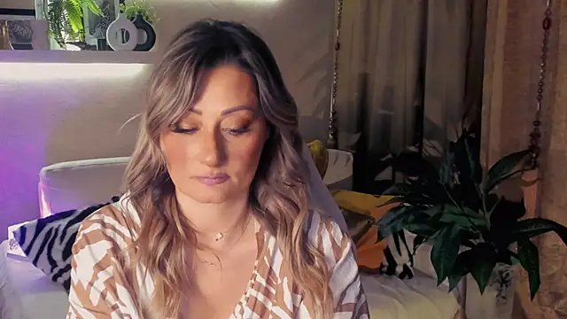 SarahAlluring online show from May 8, 2026, 5:40 pm