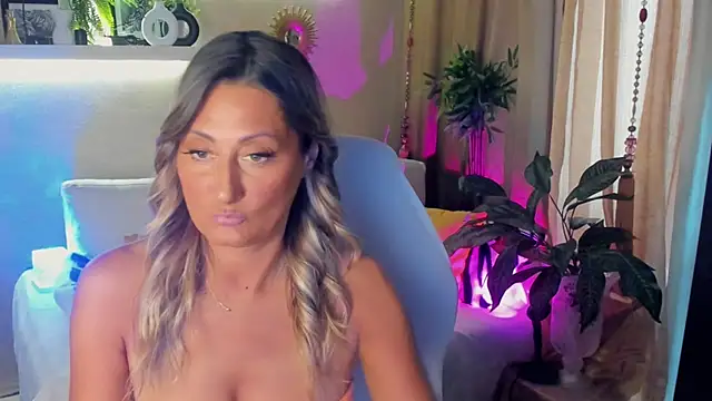 SarahAlluring online show from June 15, 2026, 3:03 pm