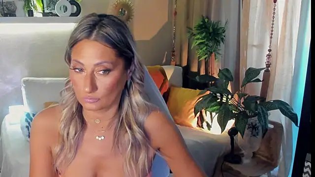 SarahAlluring online show from July 14, 2026, 1:50 pm