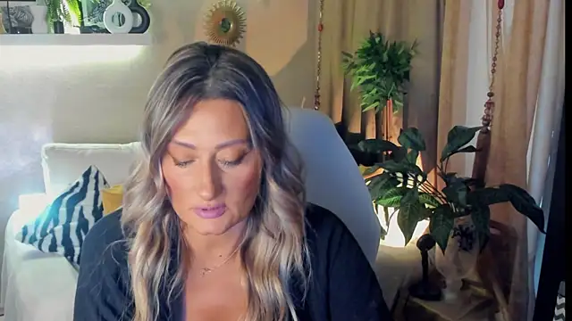 SarahAlluring online show from July 17, 2026, 1:51 pm