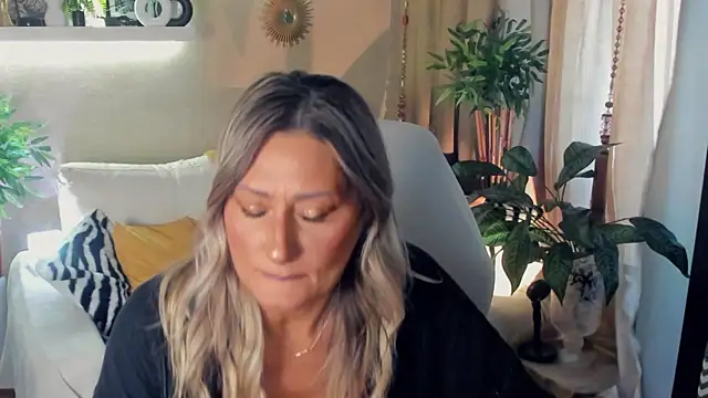 SarahAlluring online show from July 20, 2026, 2:30 pm