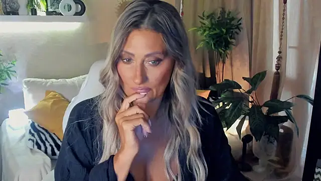 SarahAlluring online show from July 30, 2026, 2:16 pm