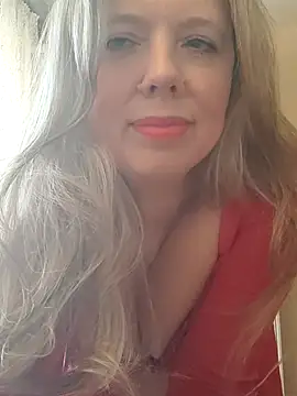 Snapshot of Irina3718 chatting on October 5, 2025, 10:24 am Irina3718 online show from October 5, 2025, 10:24 am