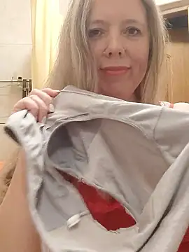 Snapshot of Irina3718 chatting on October 7, 2025, 9:17 am Irina3718 online show from October 7, 2025, 9:17 am