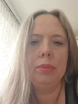 Snapshot of Irina3718 chatting on October 13, 2025, 9:31 am Irina3718 online show from October 13, 2025, 9:31 am