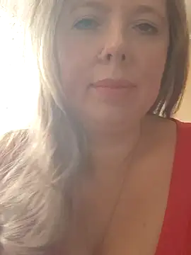 Snapshot of Irina3718 chatting on October 17, 2025, 10:18 am Irina3718 online show from October 17, 2025, 10:18 am