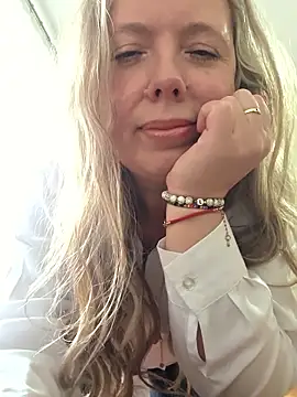 Irina3718 online show from January 11, 2026, 11:59 am