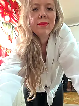 Snapshot of Irina3718 chatting on April 12, 2026, 1:27 pm Irina3718 online show from April 12, 2026, 1:27 pm