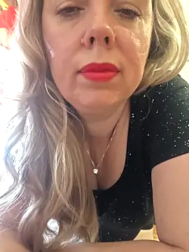 Snapshot of Irina3718 chatting on April 25, 2026, 9:01 am Irina3718 online show from April 25, 2026, 9:01 am