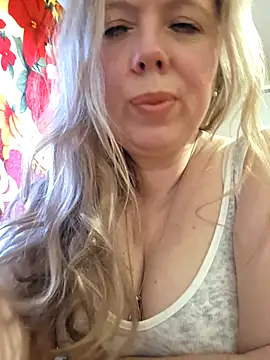 Snapshot of Irina3718 chatting on April 28, 2026, 3:17 pm Irina3718 online show from April 28, 2026, 3:17 pm