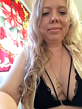 Snapshot of Irina3718 chatting on May 4, 2026, 1:18 pm Irina3718 online show from May 4, 2026, 1:18 pm