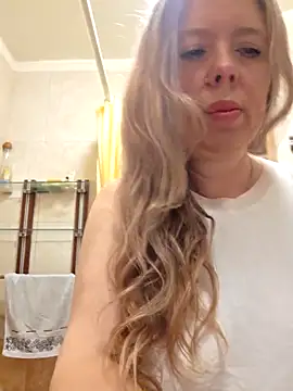 Snapshot of Irina3718 chatting on May 5, 2026, 7:38 am Irina3718 online show from May 5, 2026, 7:38 am