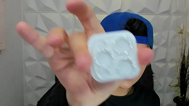 Sam Daves online show from December 4, 2025, 2:26 pm