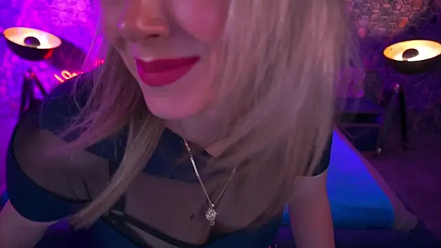 Snapshot of CandyLadyyy chatting on March 13, 2026, 10:05 pm CandyLadyyy online show from March 13, 2026, 10:05 pm