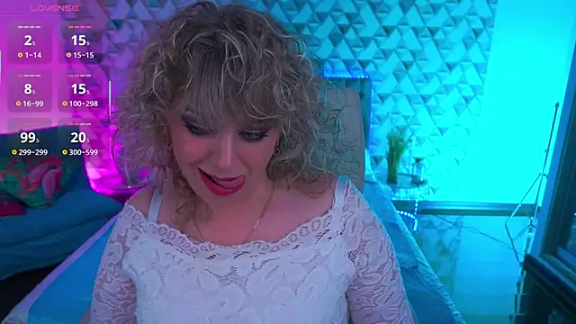 CandyLadyyy online show from June 13, 2026, 8:40 pm