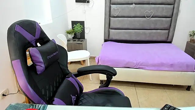 Tania Duque online show from February 10, 2026, 2:10 pm