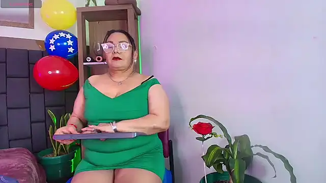 Snapshot of EllenaBoobs_ chatting on July 10, 2026, 3:33 am EllenaBoobs online show from July 10, 2026, 3:33 am