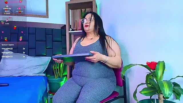 Snapshot of EllenaBoobs_ chatting on August 5, 2026, 2:36 am EllenaBoobs online show from August 5, 2026, 2:36 am