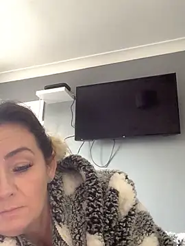 GoldenSquirter online show from November 25, 2025, 12:27 pm