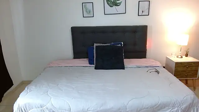 mia velvet1 online show from November 26, 2025, 2:07 pm