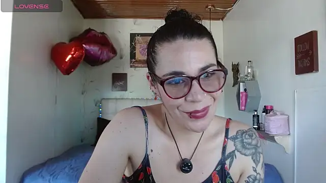 mia velvet1 online show from April 26, 2026, 3:21 pm