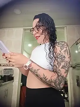 Snapshot of mia_velvet1 chatting on June 14, 2026, 1:24 pm mia velvet1 online show from June 14, 2026, 1:24 pm