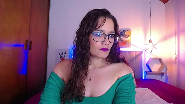 Snapshot of Rose_Thompson1 chatting on March 13, 2025, 3:06 pm Rose Thompson1 online show from March 13, 2025, 3:06 pm