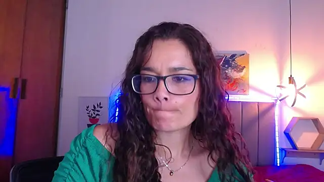 Snapshot of Rose_Thompson1 chatting on March 13, 2025, 6:12 pm Rose Thompson1 online show from March 13, 2025, 6:12 pm