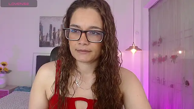 Rose Thompson1 online show from May 6, 2026, 1:49 pm