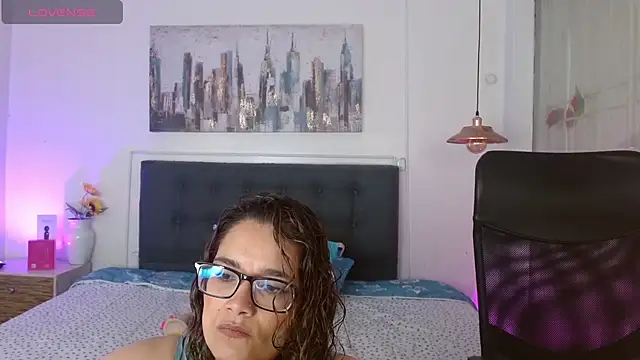 Rose Thompson1 online show from May 9, 2026, 1:27 pm