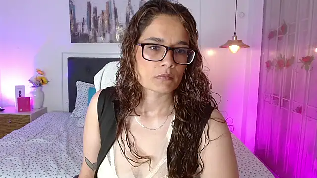Rose Thompson1 online show from May 17, 2026, 1:40 pm