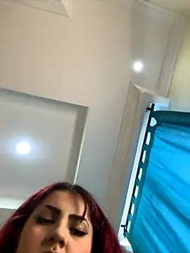 Snapshot of Ivelleee_ chatting on September 16, 2025, 9:38 pm Ivelleee  online show from September 16, 2025, 9:38 pm