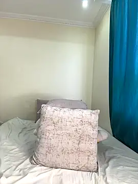 Snapshot of Ivelleee_ chatting on October 11, 2025, 10:08 pm Ivelleee  online show from October 11, 2025, 10:08 pm