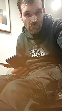 Snapshot of LKC94 chatting on February 11, 2026, 11:21 pm LKC94 online show from February 11, 2026, 11:21 pm