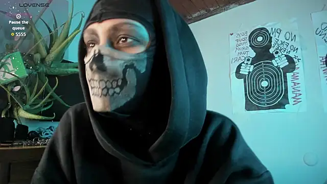 cos operator online show from September 28, 2025, 6:35 pm