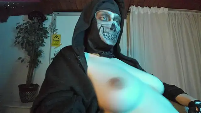 cos operator online show from April 25, 2026, 7:44 pm