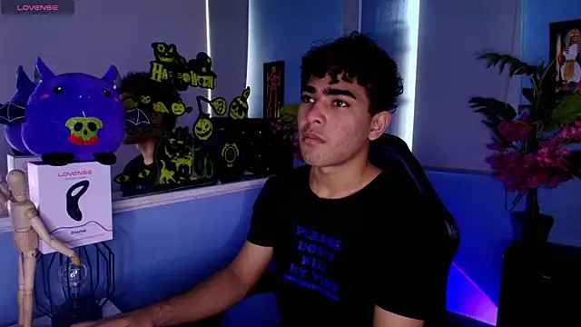 Snapshot of LucasCarterr_ chatting on October 13, 2025, 8:42 pm LucasCarterr  online show from October 13, 2025, 8:42 pm